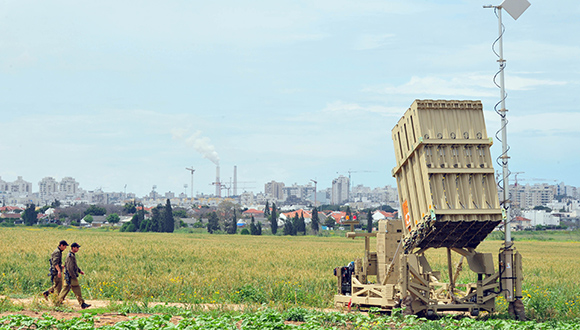 מגינה על תושבי ישראל ומסוכנת לציפורים. מערכת כיפת ברזל 