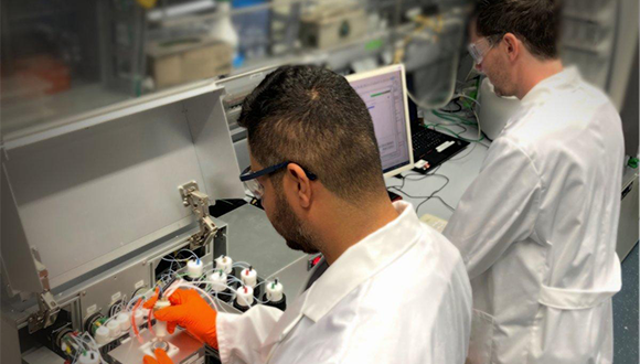 automated an 3.1, Glyconeer the at working Sletten Eric .Dr and Flores-Danglad Angél Jose .Dr MPICI © .group research s’Seeberger .Dr .Prof by developed device assembly glycan