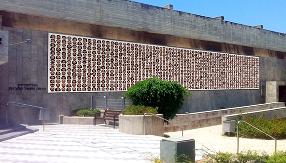 מיצב: דיוקן ישראלי קבוצתי של האמן רולנד פישר