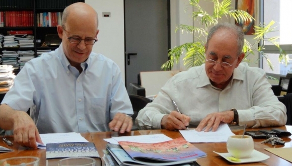 אלפרד אקירוב ונשיא אוניברסיטת תל-אביב, פרופ' יוסף קלפטר