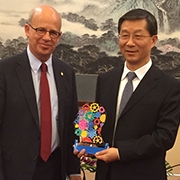 סטודנטים סינים, בוגרי אוניברסיטת תל-אביב, הקימו ארגון של בוגרי האוניברסיטה בעיר נאנג'ינג, סין סטודנטים סינים, בוגרי אוניברסיטת תל-אביב, הקימו ארגון של בוגרי האוניברסיטה בעיר נאנג'ינג, סין